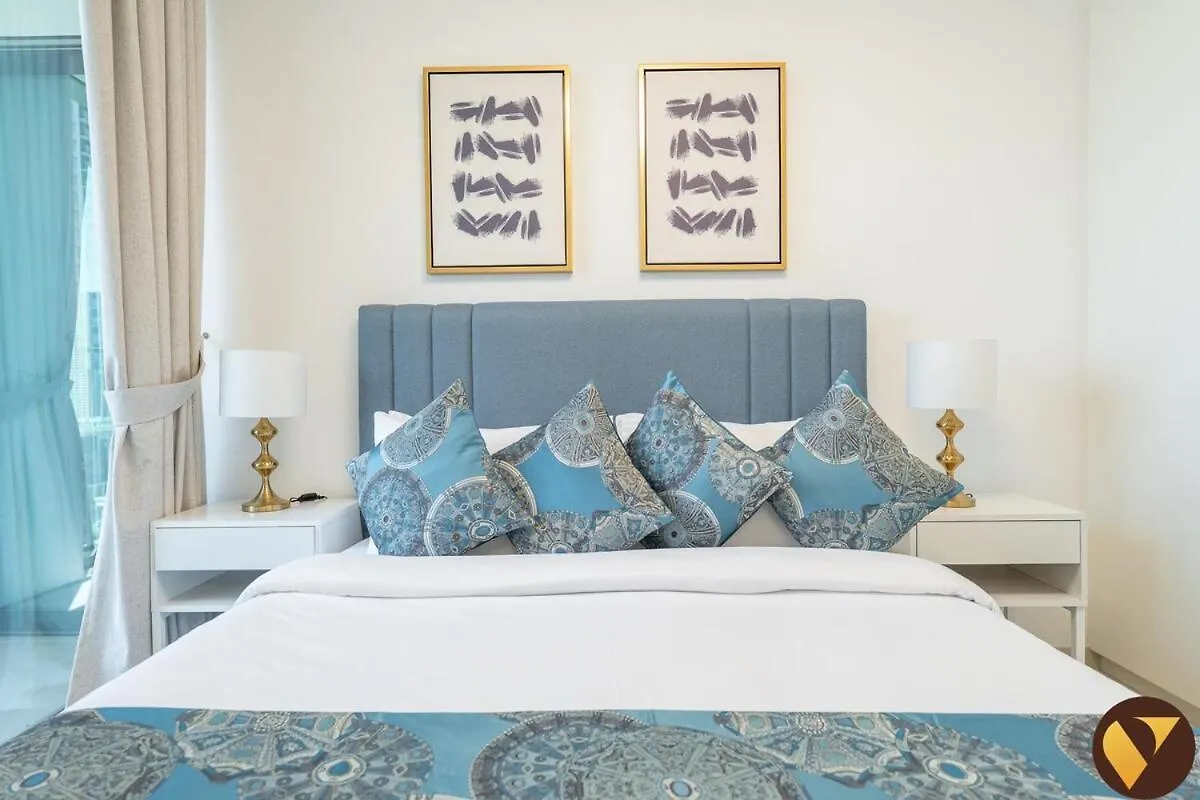 Downtown Views II - Vogue Two Bedroom Apartment With Balcony And Full Burj Khalifa View, Opposite Dubai Mall Skybridge