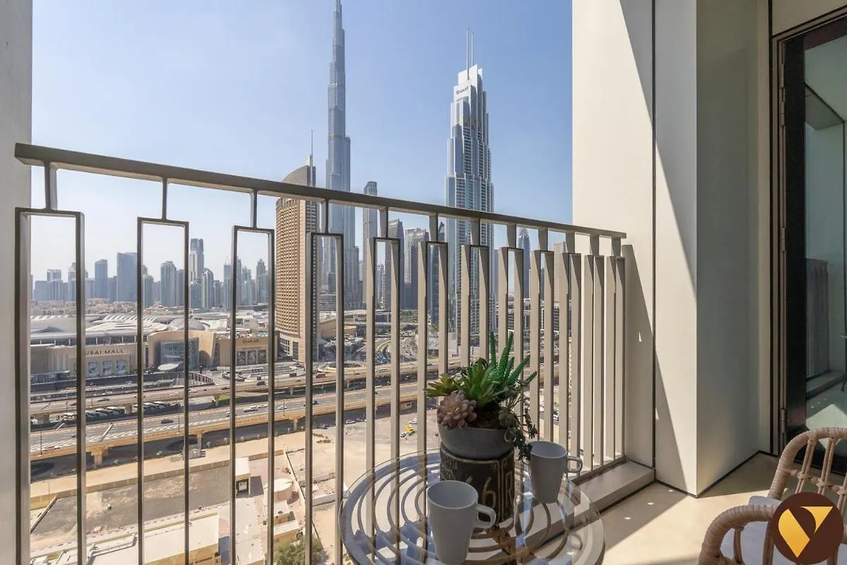 Downtown Views II - Vogue Two Bedroom Apartment With Balcony And Full Burj Khalifa View, Opposite Dubai Mall Skybridge