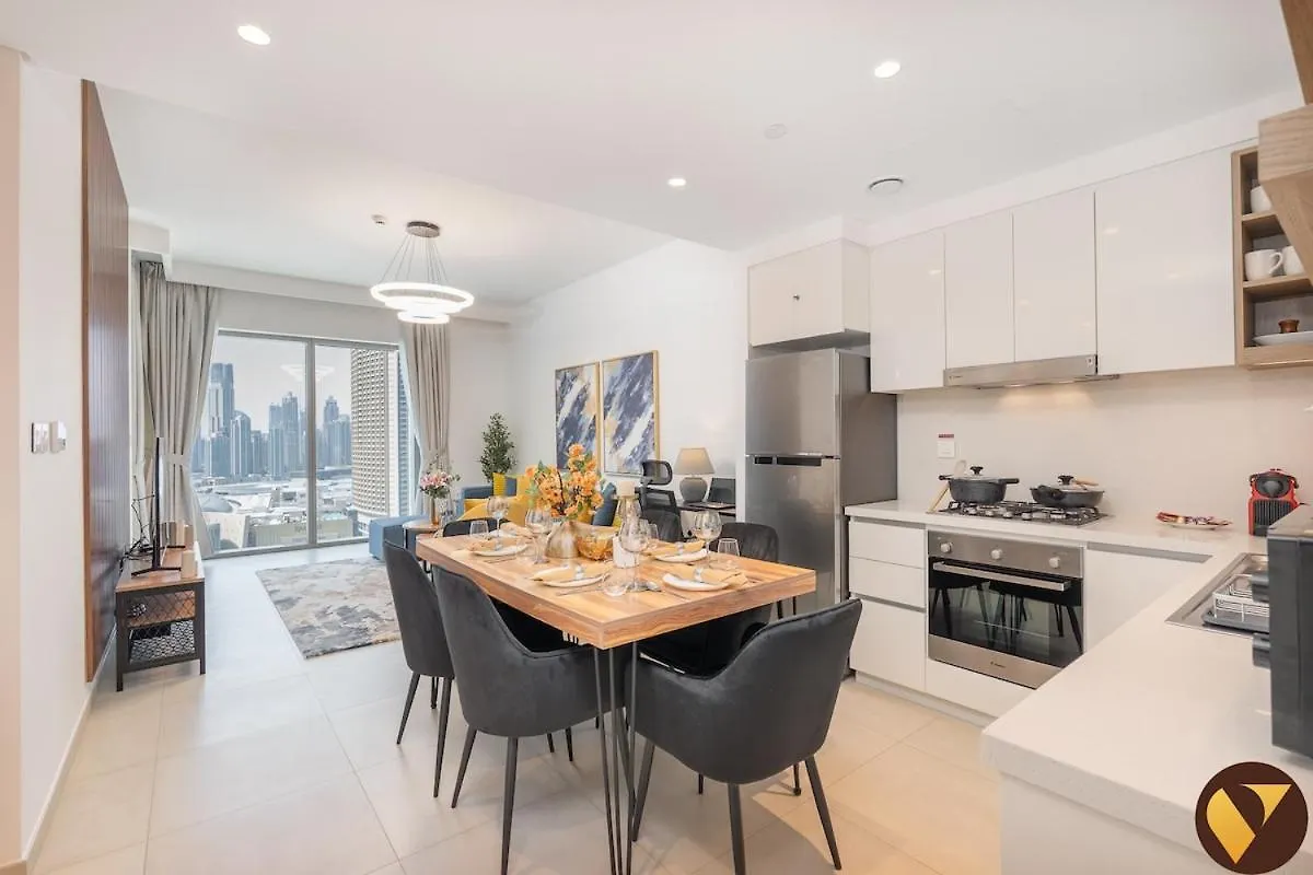 Downtown Views II - Vogue Two Bedroom Apartment With Balcony And Full Burj Khalifa View, Opposite Dubai Mall Skybridge