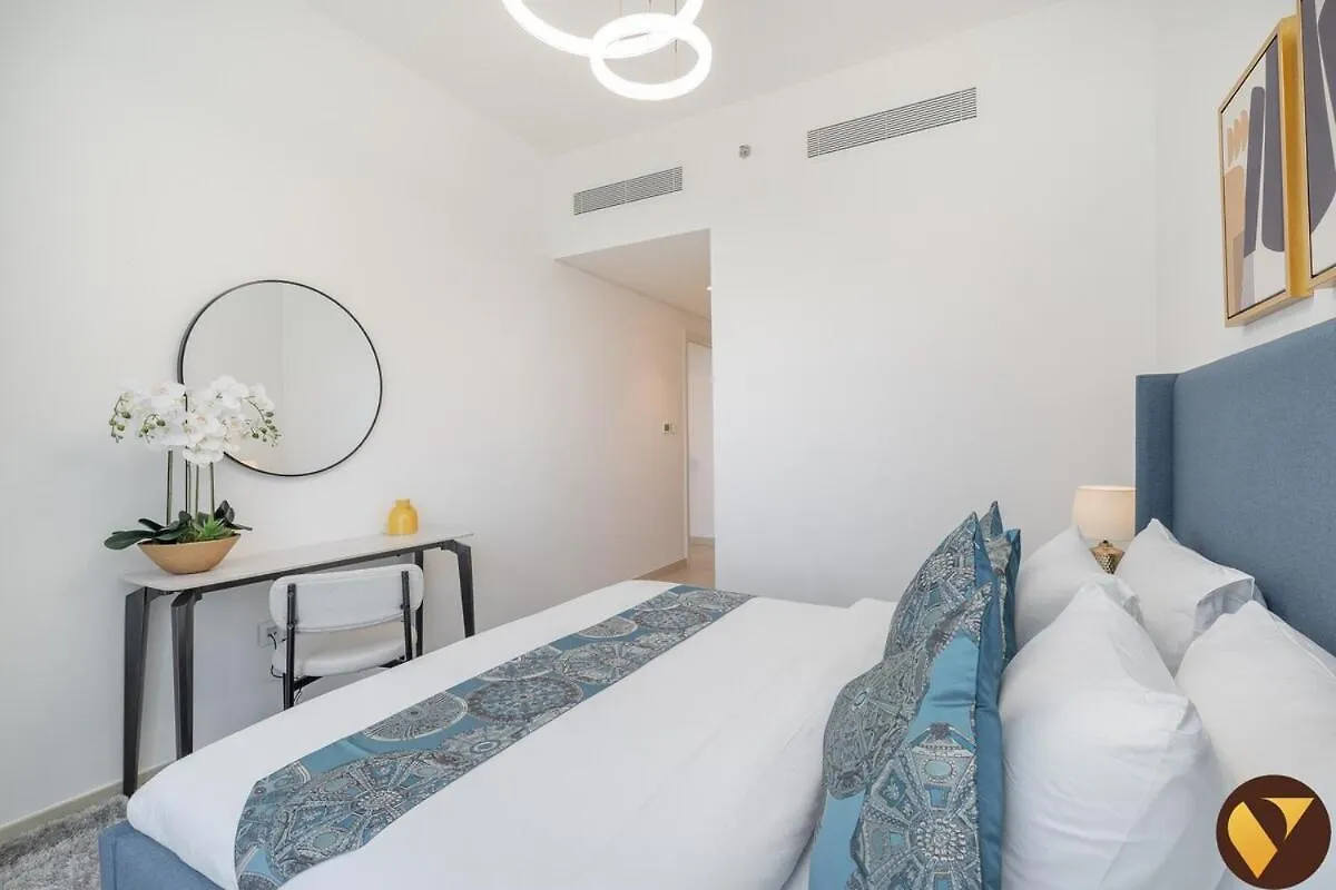 Downtown Views II - Vogue Two Bedroom Apartment With Balcony And Full Burj Khalifa View, Opposite Dubai Mall Skybridge