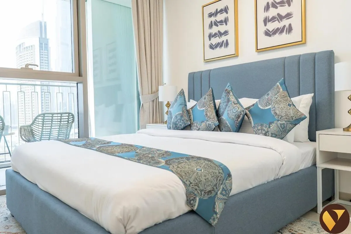 Downtown Views II - Vogue Two Bedroom Apartment With Balcony And Full Burj Khalifa View, Opposite Dubai Mall Skybridge 0*,