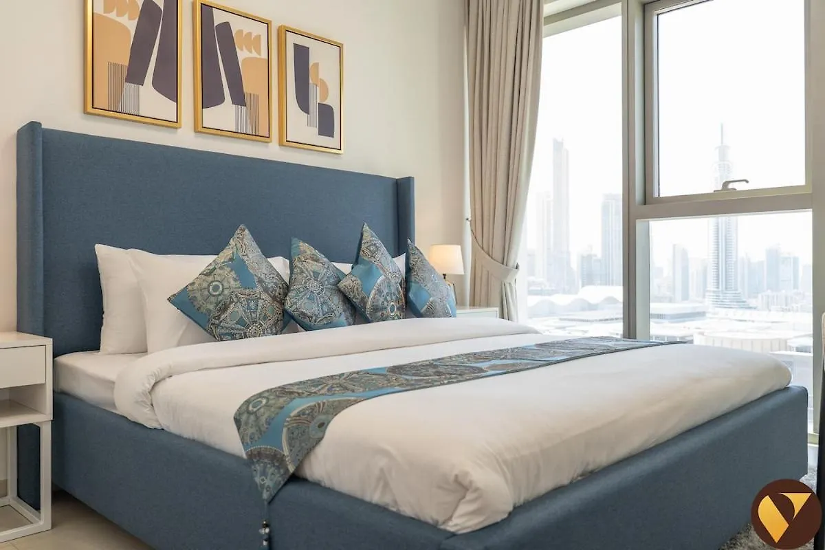 Downtown Views II - Vogue Two Bedroom Apartment With Balcony And Full Burj Khalifa View, Opposite Dubai Mall Skybridge