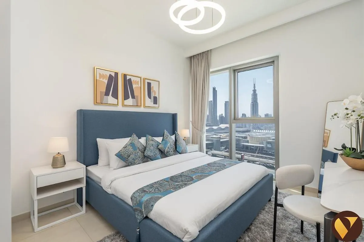 Downtown Views II - Vogue Two Bedroom Apartment With Balcony And Full Burj Khalifa View, Opposite Dubai Mall Skybridge
