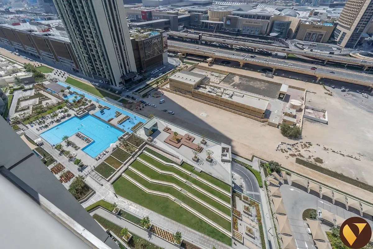 Downtown Views II - Vogue Two Bedroom Apartment With Balcony And Full Burj Khalifa View, Opposite Dubai Mall Skybridge