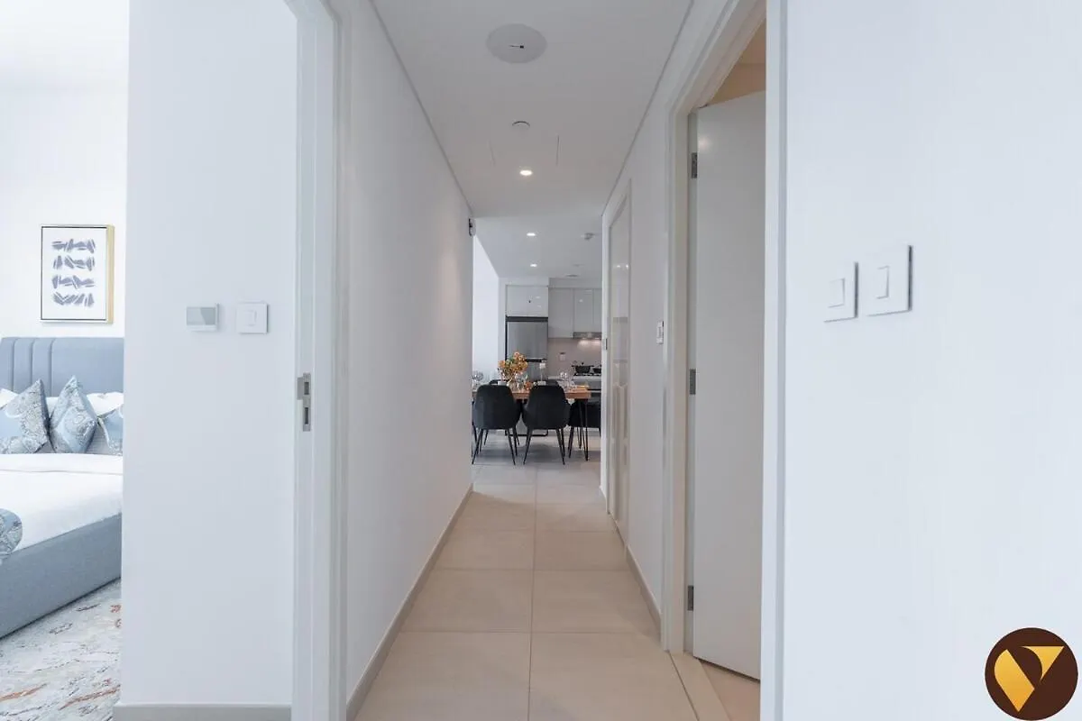 Downtown Views II - Vogue Two Bedroom Apartment With Balcony And Full Burj Khalifa View, Opposite Dubai Mall Skybridge