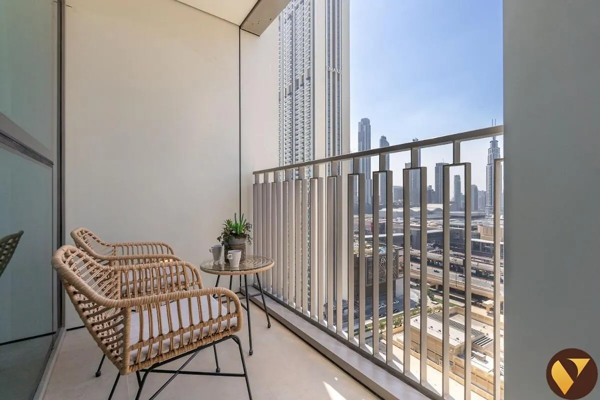 Downtown Views II - Vogue Two Bedroom Apartment With Balcony And Full Burj Khalifa View, Opposite Dubai Mall Skybridge